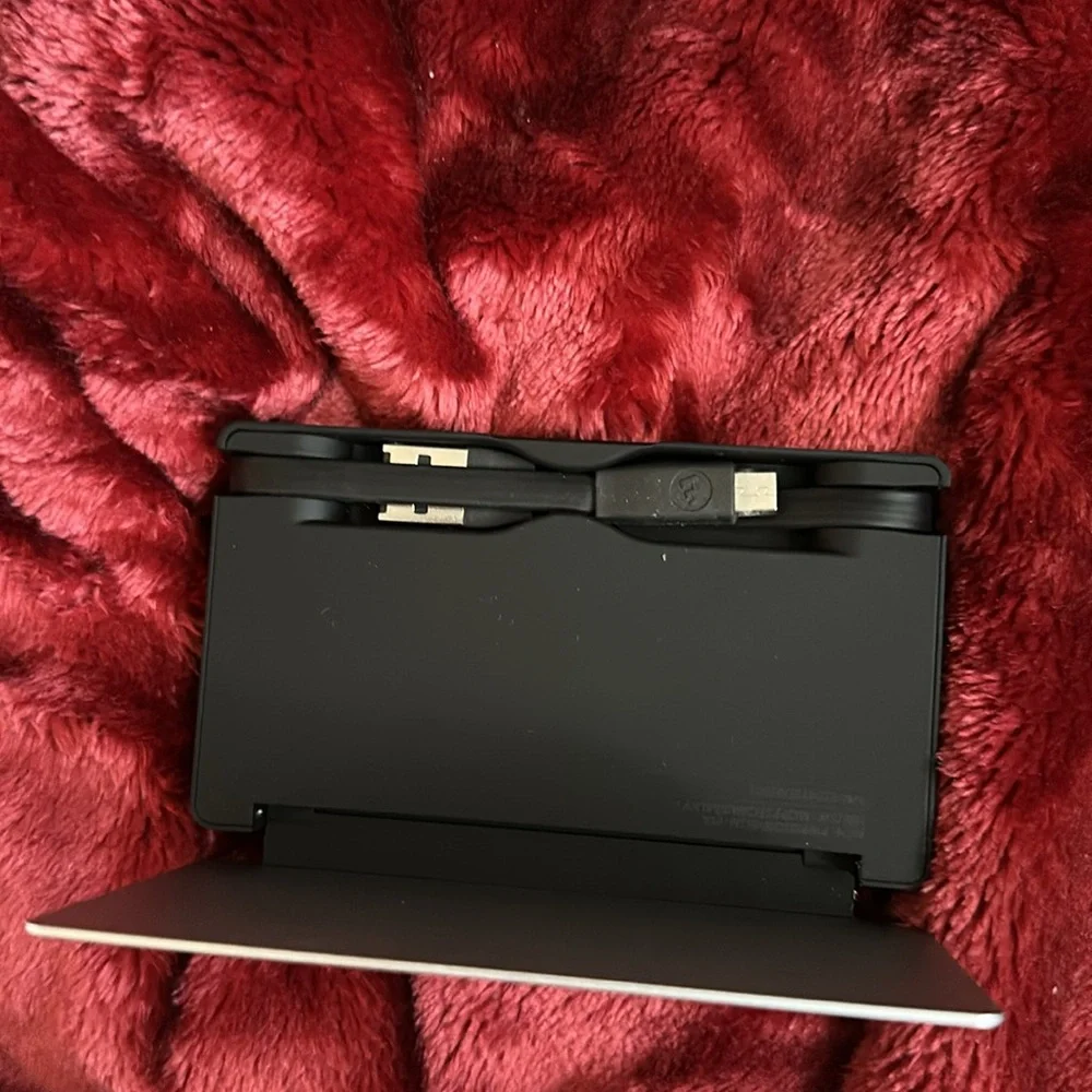 Mophie // portable charger silver - black